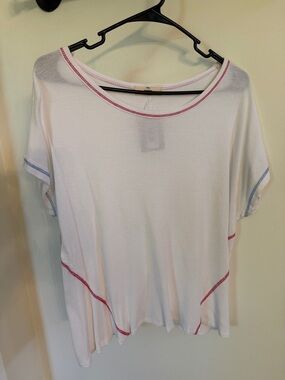 entro White Short-Sleeve Tee with Pink & Blue Stitching